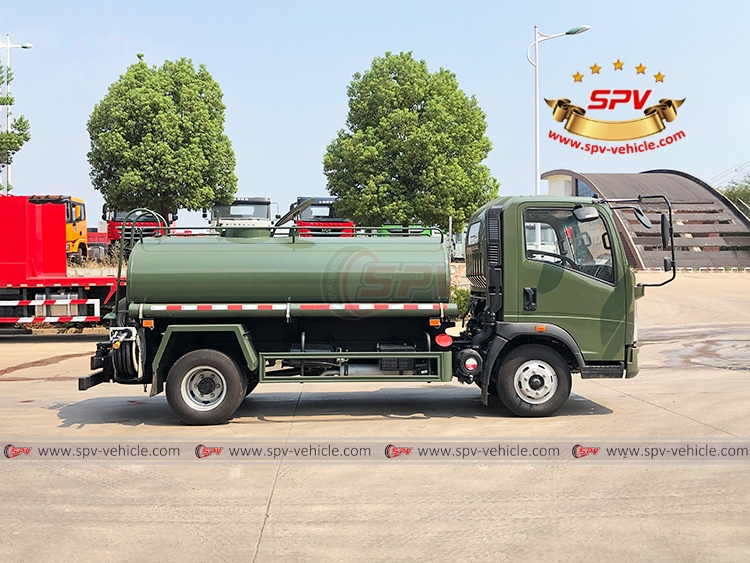 4,000 Litres Water Spraying Truck Sinotruk - RS